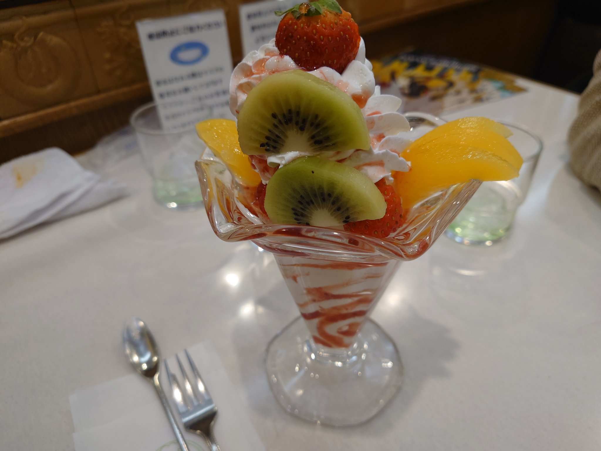 ちぶさん 帯広ふじもり食堂にてスパゲティボロニア ビーフカレー ストロベリーパフェ 麺 ご飯でカロリー大量摂取 一食では足らずについ頼んでしまった 食後のデザートも忘れずいただきました T Co 0bfbwolpbg Twitter