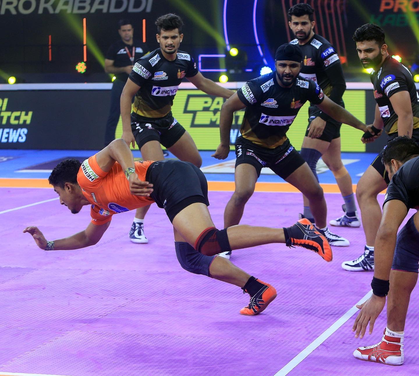 Bulls remain 2nd on table despite loss to PP; Mumba beat Titans by 7 points; Thalaivas draw again