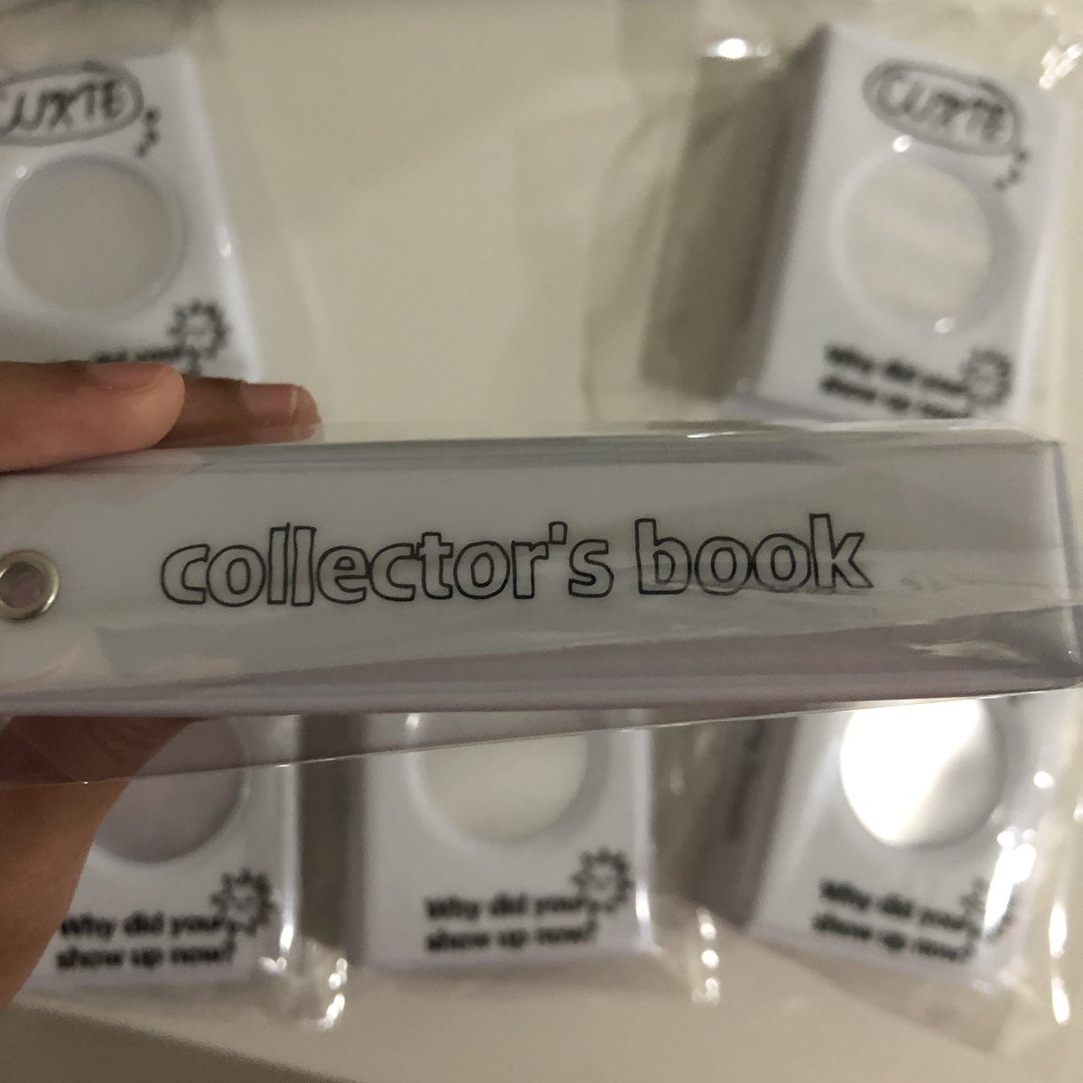 luve813's tweet photo. wts / help rt 🇲🇾
readystock collect book binder photo album
. rm12 exc postage
. new
. 20 pages (can put 20 photocards)
. postage: rm8 wm/ rm13 em
#pasarSKZ #pasarNCT #pasarATEEZ #pasarTREASURE #pasarTBZ #pasarBts #pasarsf9 #pasarBlackpink #pasarsvt #pasarENHYPEN https://t.co/xS8VTOJ5PG