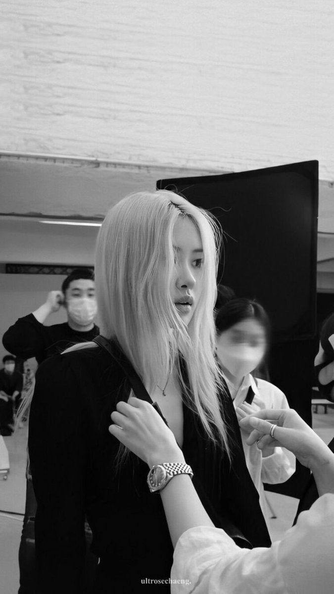 Có ăn có học thì cũng bớt nói ra những lời mất dạy.
#RespectROSÉ #NoToBodyShaming