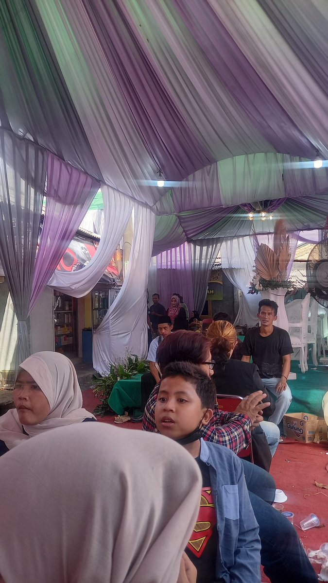 Zulkarn40534768's tweet photo. Yang punya warung mental baja 
🤣🤣🤣 https://t.co/0OzfxzRUkU