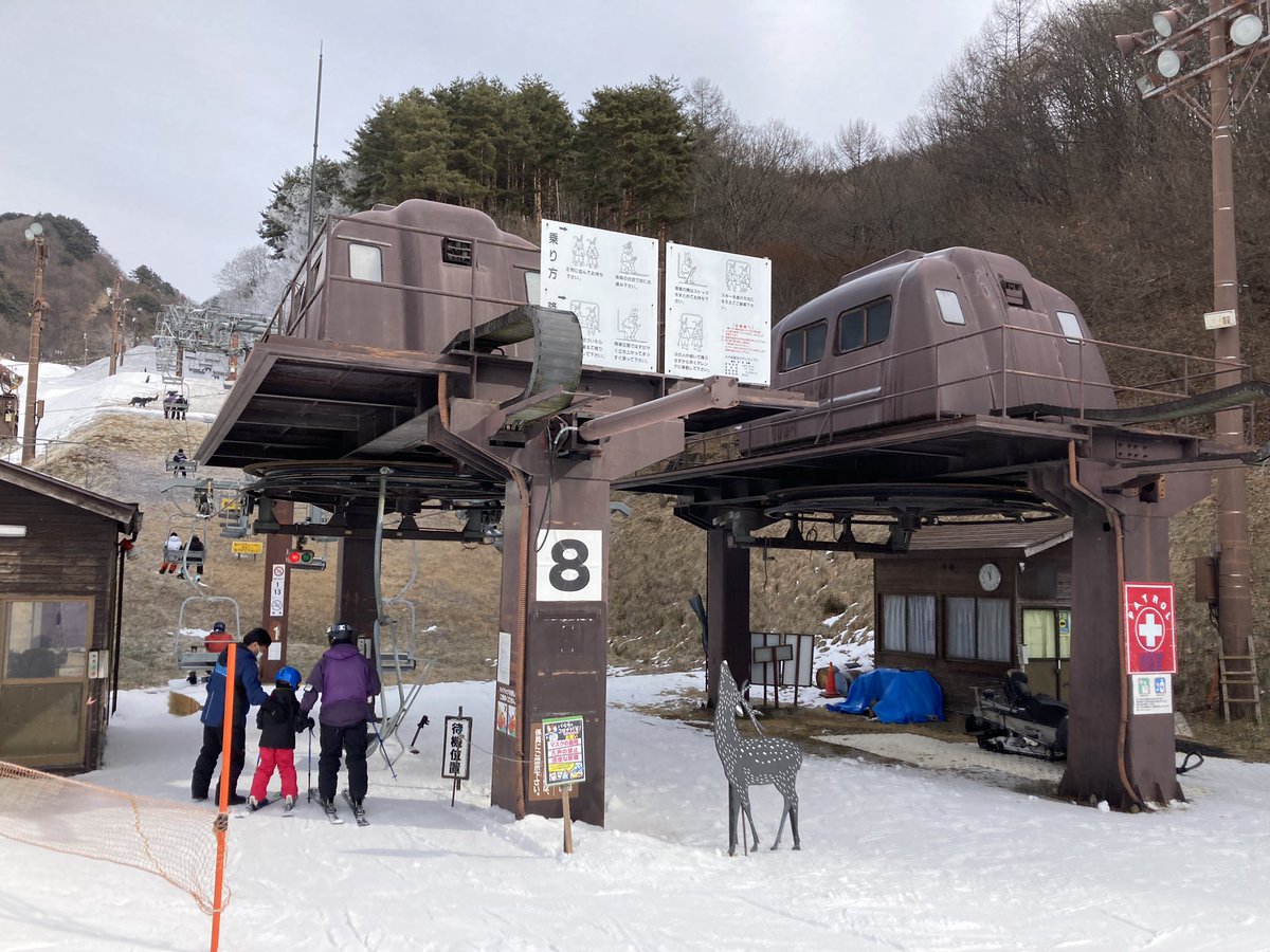 pc37e's tweet photo. パラダ
八ヶ岳第7(休止？廃止？)、第8リフト
第7はロープ外されています https://t.co/ia1ZsGJN0M