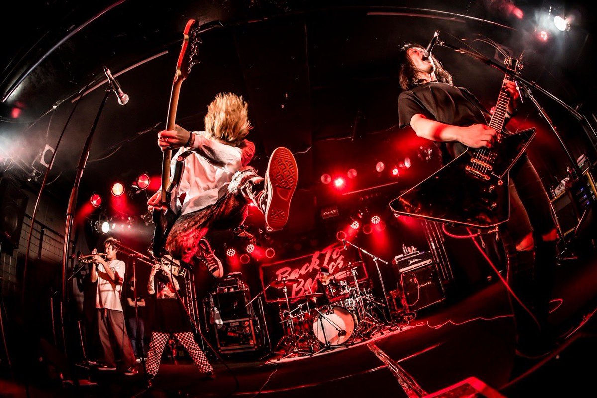 Ba_Vo_YUJI's tweet photo. 1/21(金)岡山CRAZYMAMA KINGDOM
“Back To Basics TOUR”
photo by @HayachiNne
#backtobasics
#backtobasicstour
#heysmith
#SHANK https://t.co/Gx5dlvLSiO