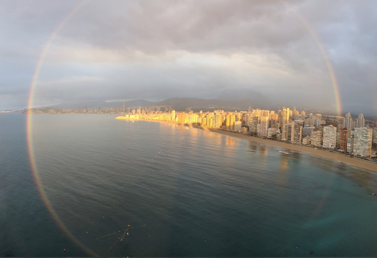 Arco Iris de 360° hoy en #Benidorm.
<a href="/tiempobrasero/">Tutiempo</a> <a href="/visitbenidorm/">Turismo de Benidorm</a>