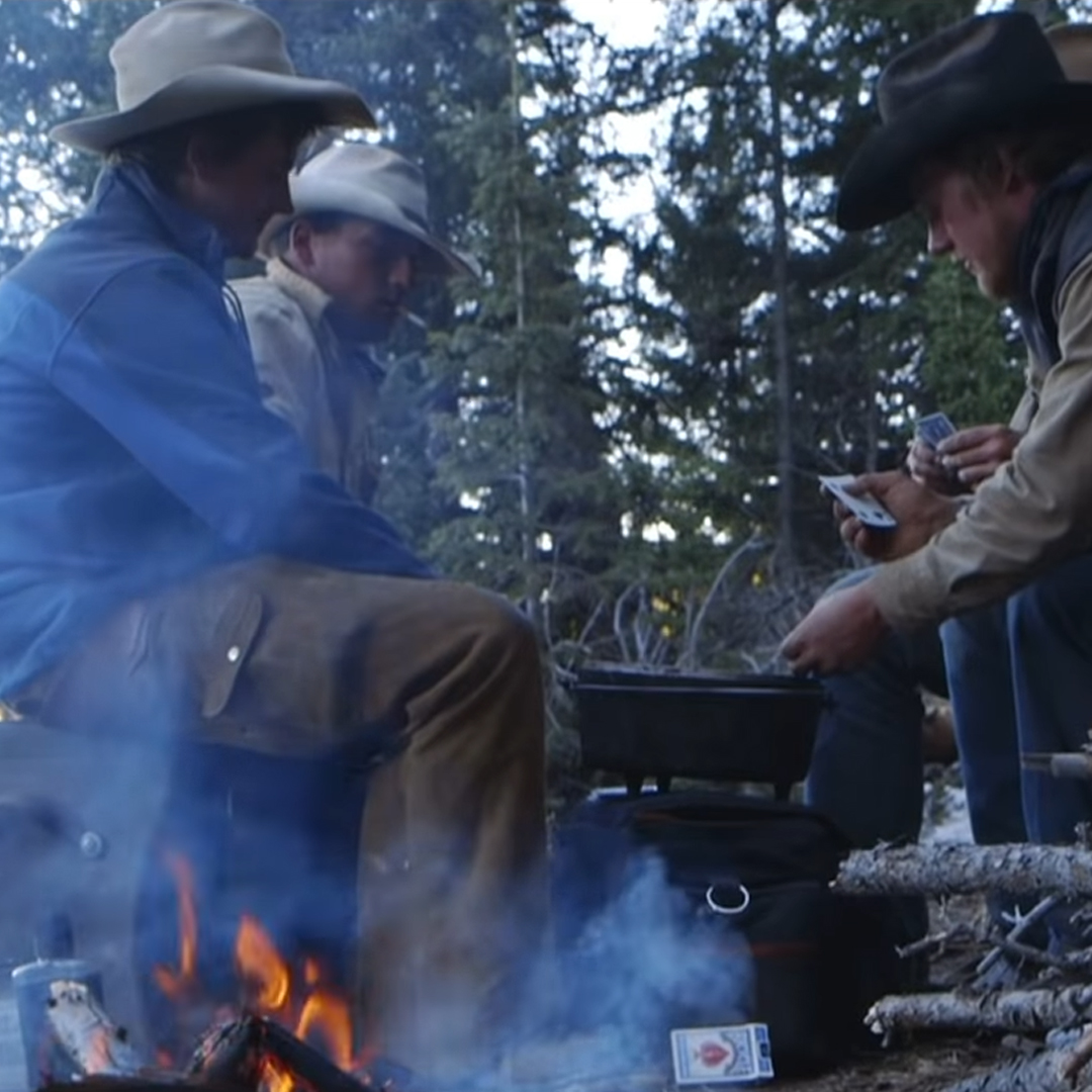 DesDocus's tweet image. Unbranded 

Réalisé par Phillip Baribeau (2015)

Quatre hommes et les 16 mustangs sauvages qu'ils ont adoptés, entreprennent un long voyage à travers l'Ouest américain. Une aventure de cow-boy à travers des décors époustouflants.

youtube.com/watch?v=swX4BL…