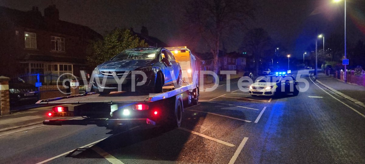 WYP_WDTeam5's tweet photo. #WC5 & #XR64 responded to an RTC in #Ossett earlier this morning. One cae collided with another whoch was parked, ending up on its roof. Alcohol is suspected to be a factor, enq's are ongoing.
#WDTeam5
#RTC
#Fatal5
@WYP_RPU
@WakefieldPolice
@WYP_WakefldNWS https://t.co/4Qz1HBH1KE