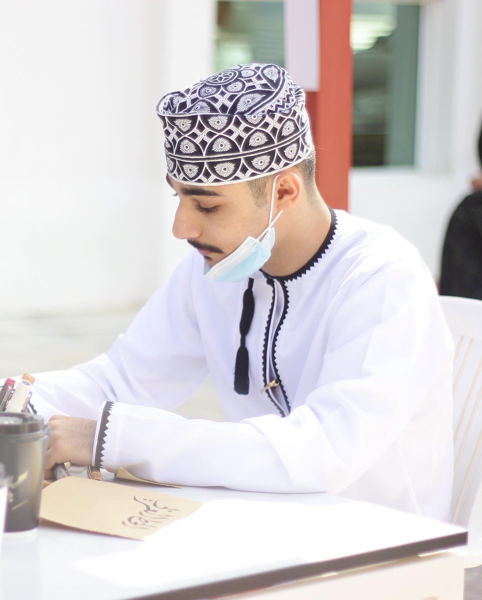 MOHAMED_MALKI93's tweet photo. مقتطفات من مشاركتي في كرنفال كلية الشرق الأوسط 💙🖊.
.
- حس��ب الانستقرام @moha.m.3 
- رقم التواصل واتس اب 91426843 https://t.co/1rdSobQAcJ