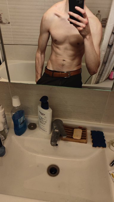 Still need to do workout but i Feel really hot 🔥🔥🔥  On continue les entra&icirc;nements mais je me trouve deja<a href="/tag/maqueue"class="tags"><span>#maqueue</span></a>