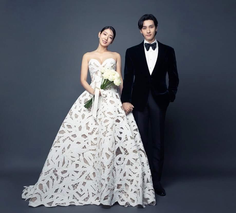 yeahyoufoundmee's tweet photo. congratulation #ParkShinHye 
on your wedding.Thats a beautiful💐 https://t.co/C201GWLRXp