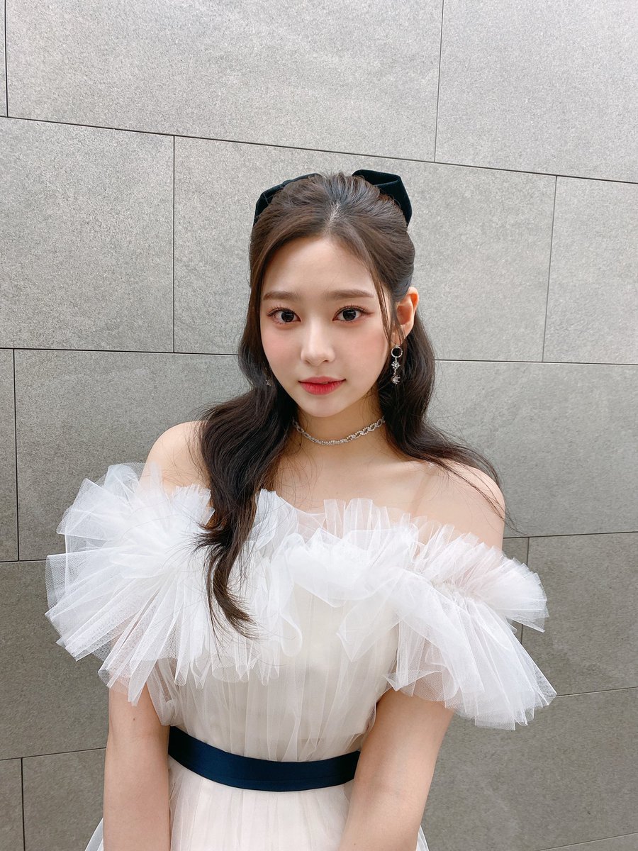 ⠀⠀
Youngest Princess Kim Minju was back at her kingdom with frilly snow dress wrapping her in a lovely way. Hello, everyone, did you guys see this episode of Show! Music Core where we got a special visit from Chanhee Senior? The MC wore royal themed outfit for that day. 👸
  ⠀
