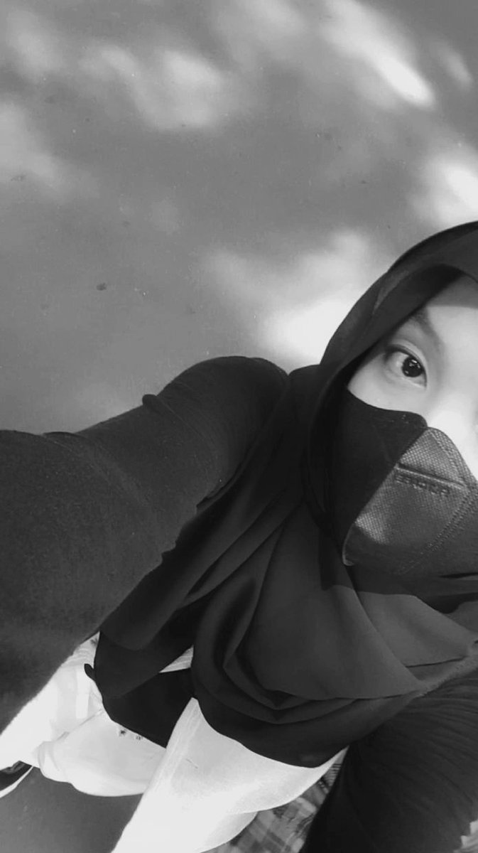 Maeeeee_z's tweet photo. Sebelah https://t.co/LqrokQ2HbC