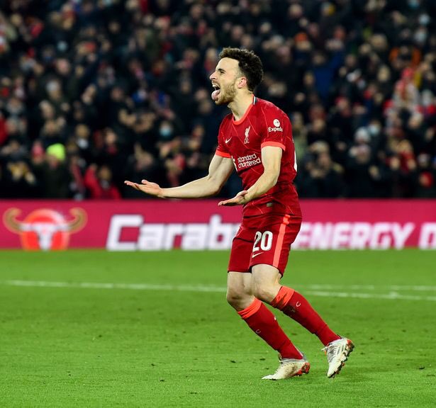 footiestatto's tweet photo. Diogo Jota  
£40m - 27 games - 14 goals 

Lukaku, Sancho, Grealish 
£280m -  69 games - 13 goals 

“He’s a lad from Portugal, Better than Figo don’t you know, Oh his name is Diogo” 🔥 https://t.co/50tQixVrCF