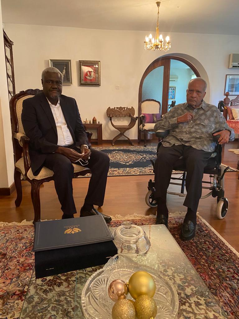 Ambassador,Minister,Prime Minister, President of the UN GenAss, longest serving Sec-Gen of the OAU, an avowed PanAfricanist, a Statesman. Salim Ahmed Salim is 80 yrs old today. Happy Birthday wishes for a long life to see the success of your efforts. #DearDrSalim