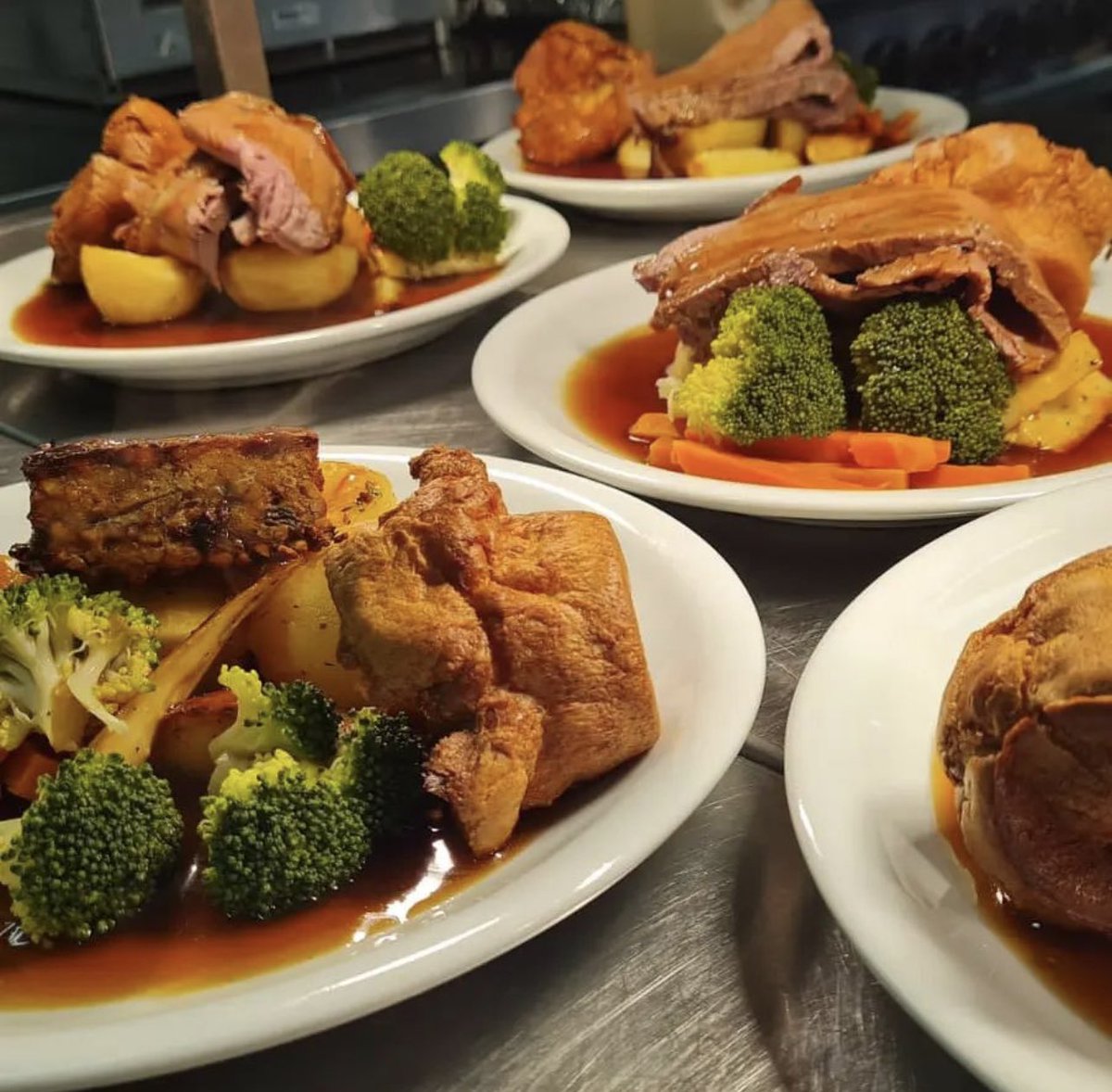 Serving Sunday roasts from 12noon. Available all day 👍 @debeninns #melton #Suffolk #suffolkpub #Woodbridge #woodridge #sundayroast