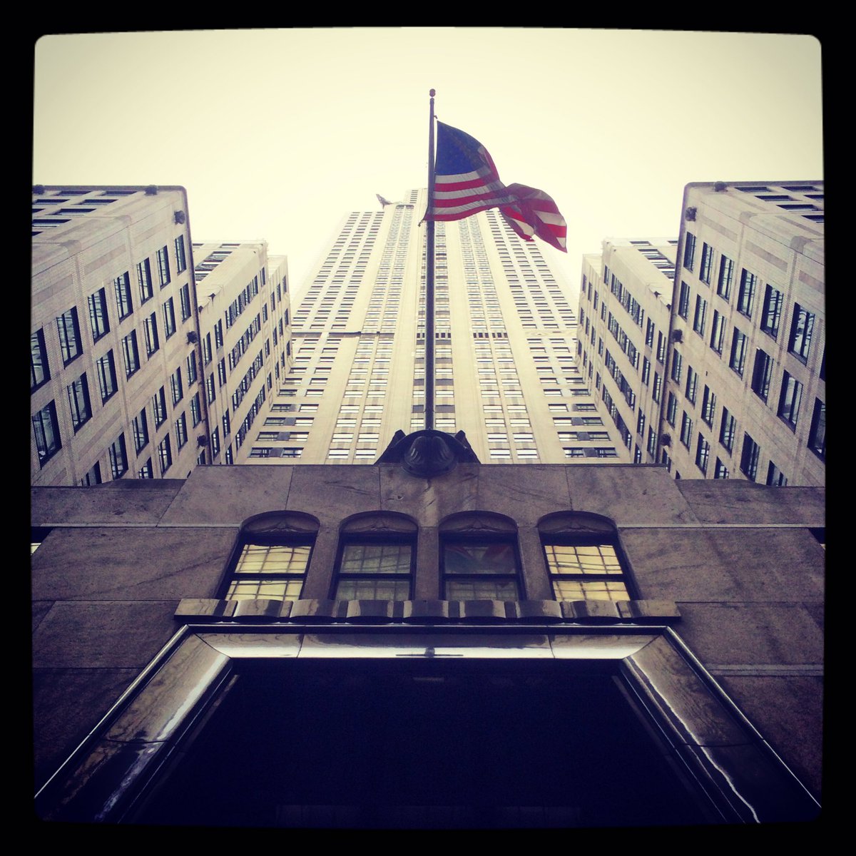 willCrd's tweet photo. The most beautiful building of NYC @EmpireStateBldg #empirestatebuilding #esb #nyc #newyorkcity https://t.co/imLUdfHUAm