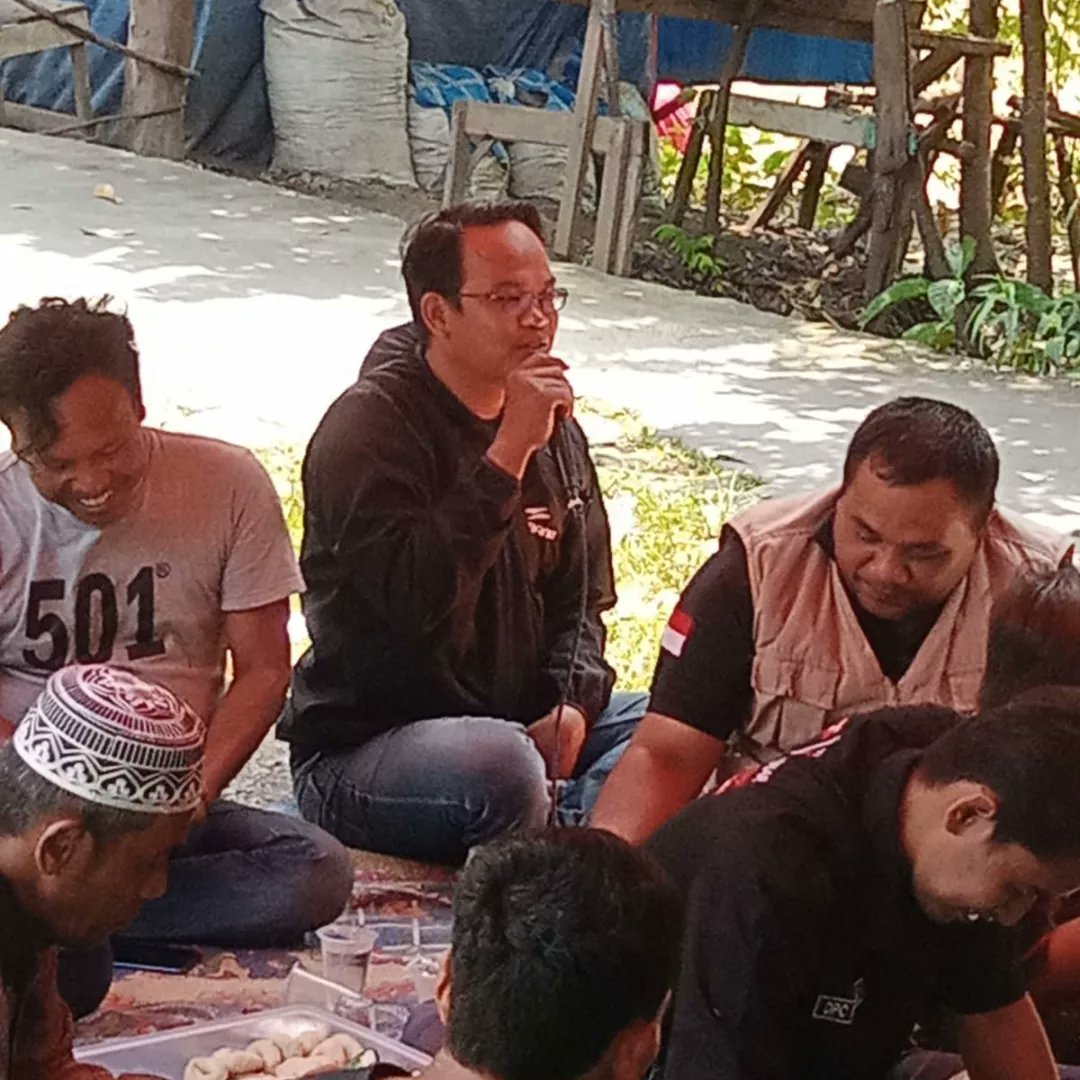 GanjarIndramayu's tweet photo. Pengurus Sahabat Ganjar (Saga) DPC Kabupaten Indramayu,
Mengadakan kegiatan silaturahmi  ngopi bareng. 
Minggu (23/1/2022) pagi, bertempat di Desa Kongsi Jaya, Kecamatan Widasari, Kabupaten Indramayu, Provinsi Jawa Barat, 
#GanjarIndramayu
#Sahabat #Ganjar https://t.co/iabqaxMEOF