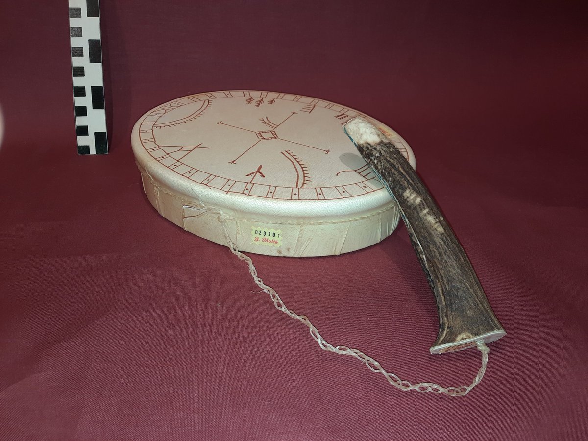 PepeMolt's tweet photo. #KENIM. #Membranófono de percusión. #Noruega.
#Membranophone, frame drum. #Normas.
Constructor/Maker:#PepeMoltó
#Patrimonio. #Heritage.#Instrumentodemúsica.#Musicalinstrument. https://t.co/bY2LPKTFKm