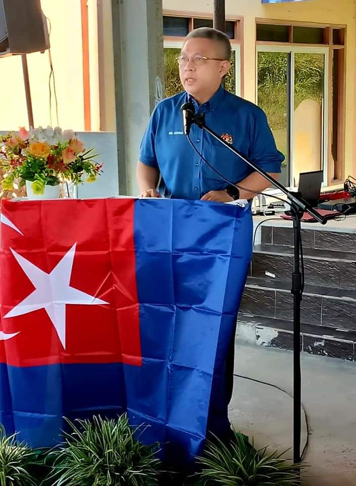 DrAdhamBaba's tweet photo. Merasmikan Mesyuarat Agung Pertubuhan Ibu Tunggal Kebangsaan Malaysia Negeri Johor Parlimen Tenggara yg diadakan di Dewan Felda Sg Sibol. Pertubuhan ini telah menyokong &amp; bersama sejak sekian lama &amp; banyak membantu memastikan kebajikan para ibu tunggal di Tenggara terjaga.

1/2 https://t.co/ZTZOVeSPQn