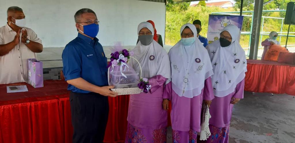 DrAdhamBaba's tweet photo. Merasmikan Mesyuarat Agung Pertubuhan Ibu Tunggal Kebangsaan Malaysia Negeri Johor Parlimen Tenggara yg diadakan di Dewan Felda Sg Sibol. Pertubuhan ini telah menyokong &amp; bersama sejak sekian lama &amp; banyak membantu memastikan kebajikan para ibu tunggal di Tenggara terjaga.

1/2 https://t.co/ZTZOVeSPQn