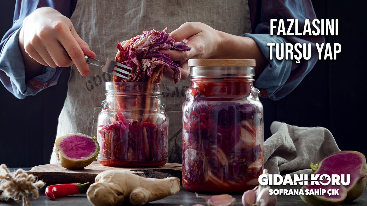 Mor lahanayı bu hafta fazla aldıysanız artanı ile turşu yapabilirsiniz. “Az, turşu olmaz” diyerek israf etmeyin, minik bir lahanadan koca bir kavanoz turşu oluyor.

#GıdanıKoruSofranaSahipÇık
