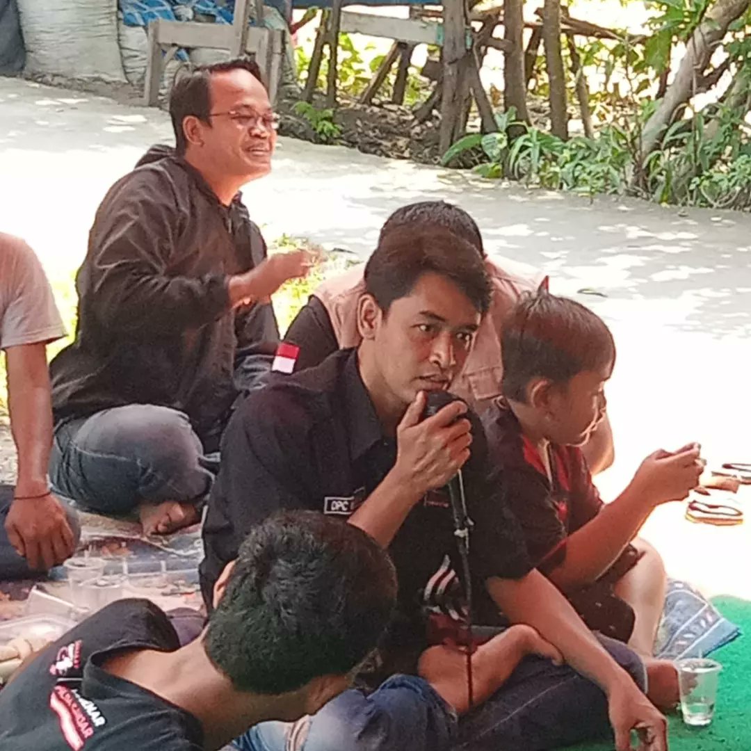 GanjarIndramayu's tweet photo. Pengurus Sahabat Ganjar (Saga) DPC Kabupaten Indramayu,
Mengadakan kegiatan silaturahmi  ngopi bareng. 
Minggu (23/1/2022) pagi, bertempat di Desa Kongsi Jaya, Kecamatan Widasari, Kabupaten Indramayu, Provinsi Jawa Barat, 
#GanjarIndramayu
#Sahabat #Ganjar https://t.co/iabqaxMEOF