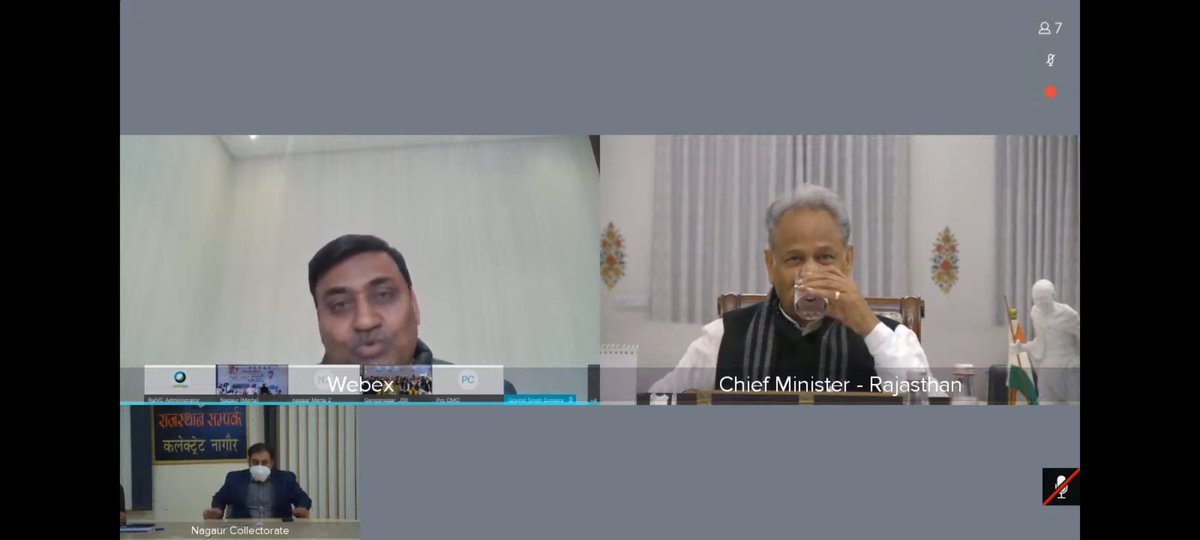 withabhinsui's tweet photo. आपके आशीर्वाद का शुक्रिया अदा करने के शब्द नही है आदरणीय जननायक श्री @ashokgehlot51 जी,आपका साधुवाद इसी प्रकार इस अबोध बालक को प्राप्त होता रहे। 
आदरणीय श्री @GovindDotasra सर, आपकी प्रेरणा ने हमे सदैव प्रेरित किया है, 
आपके आशीर्वाद के बिना यह संभव नही हो सकता है।
@RahulGandhi https://t.co/occnfVVx53