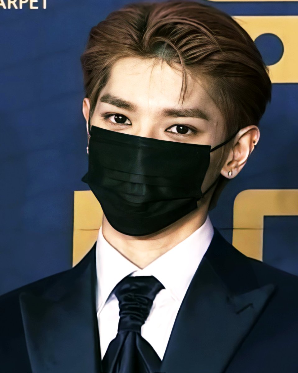 tyongsfavorite's tweet photo. [HD] #TAEYONG at the seoul music awards red carpet https://t.co/m2unUHwqdm