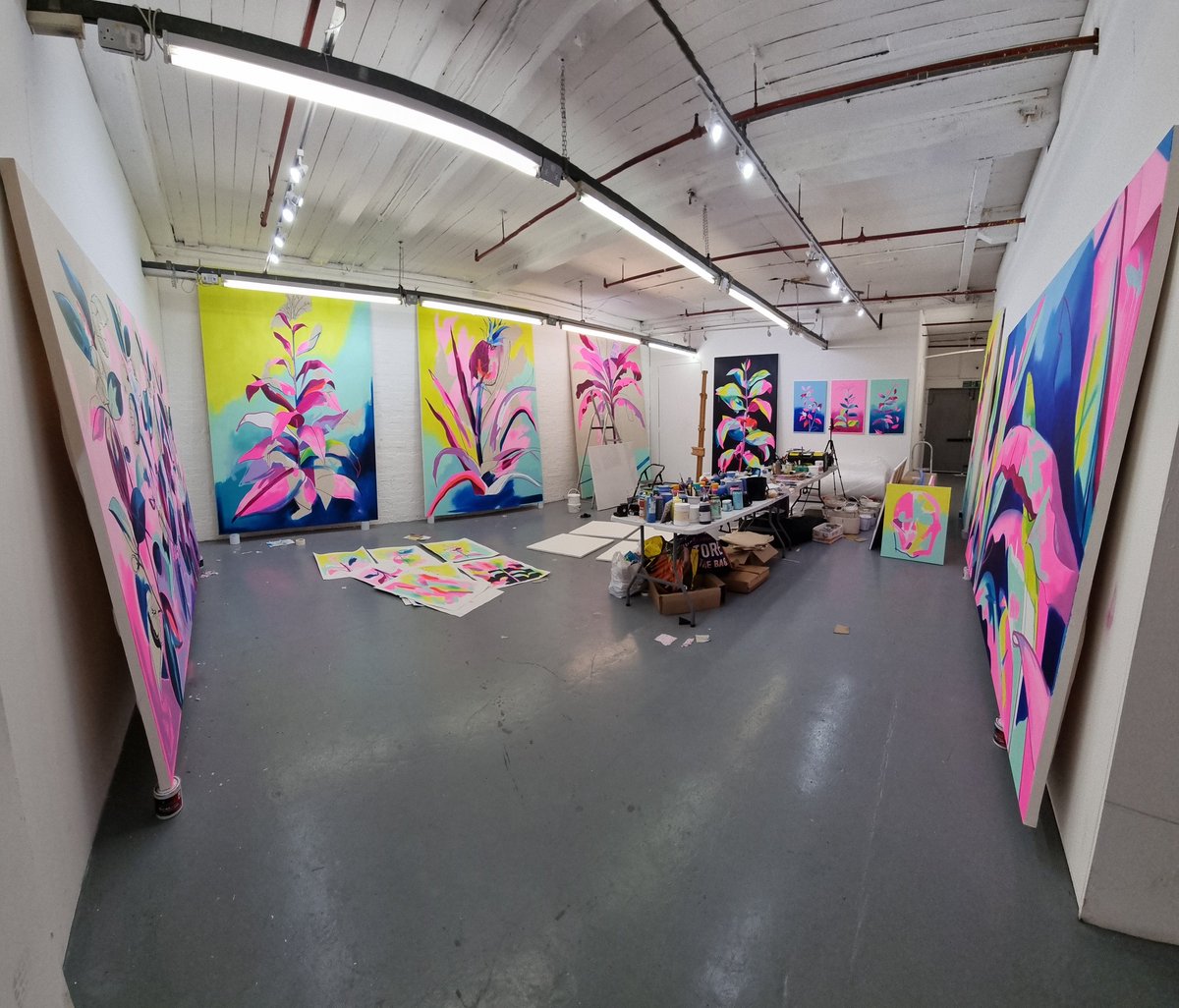 TimFowler85's tweet photo. Full House #artiststudio #gallery #exhibition #TimFowler https://t.co/zv6cUdctGy