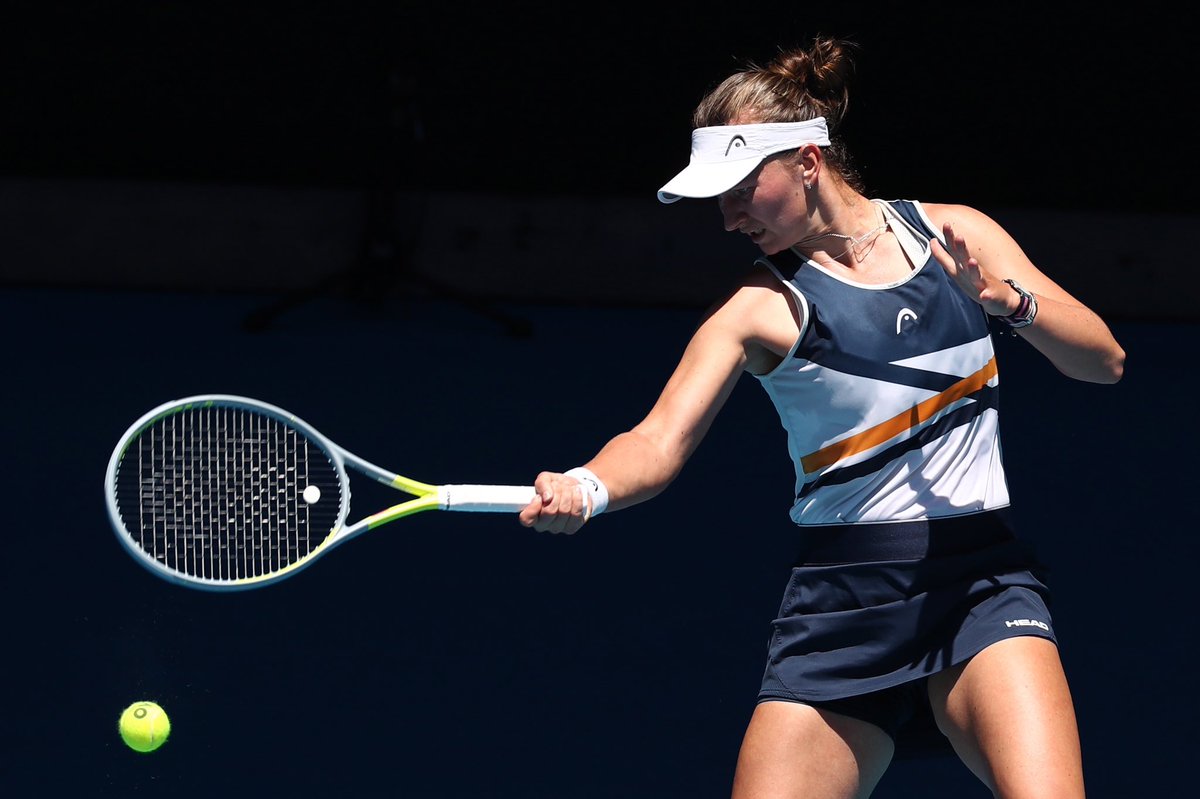 Barbora #Krejcikova, rakibi #Azarenka’yı 6-2 6-2’lik setlerle eleyerek, çeyrek finale yükseldi! 👏🏻🎾