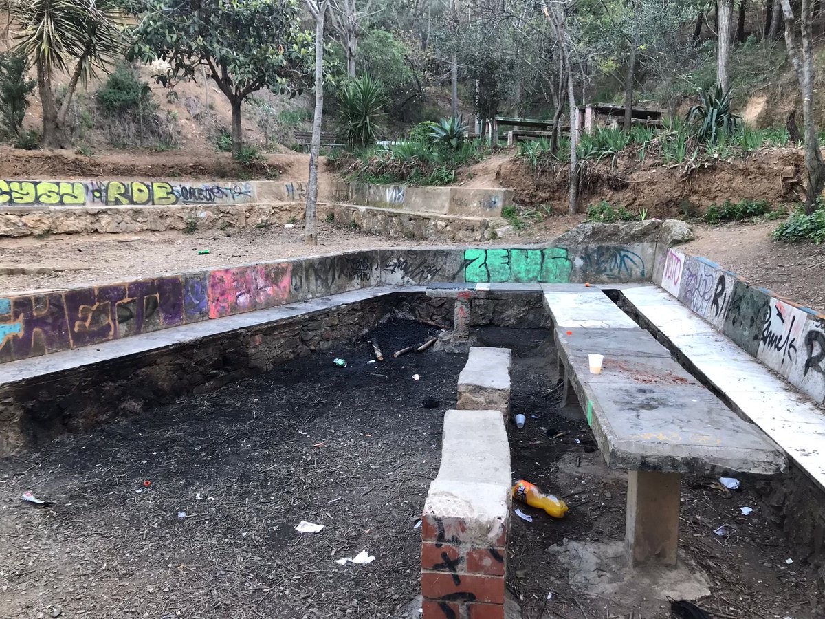 victor_run's tweet photo. Font de Santa Eulàlia de Collserola.
Així estava aquest matí, amb el perill de incendi. Prou botellons.@bcn_ajuntament @parcncollserola https://t.co/UnDSKfPu7w