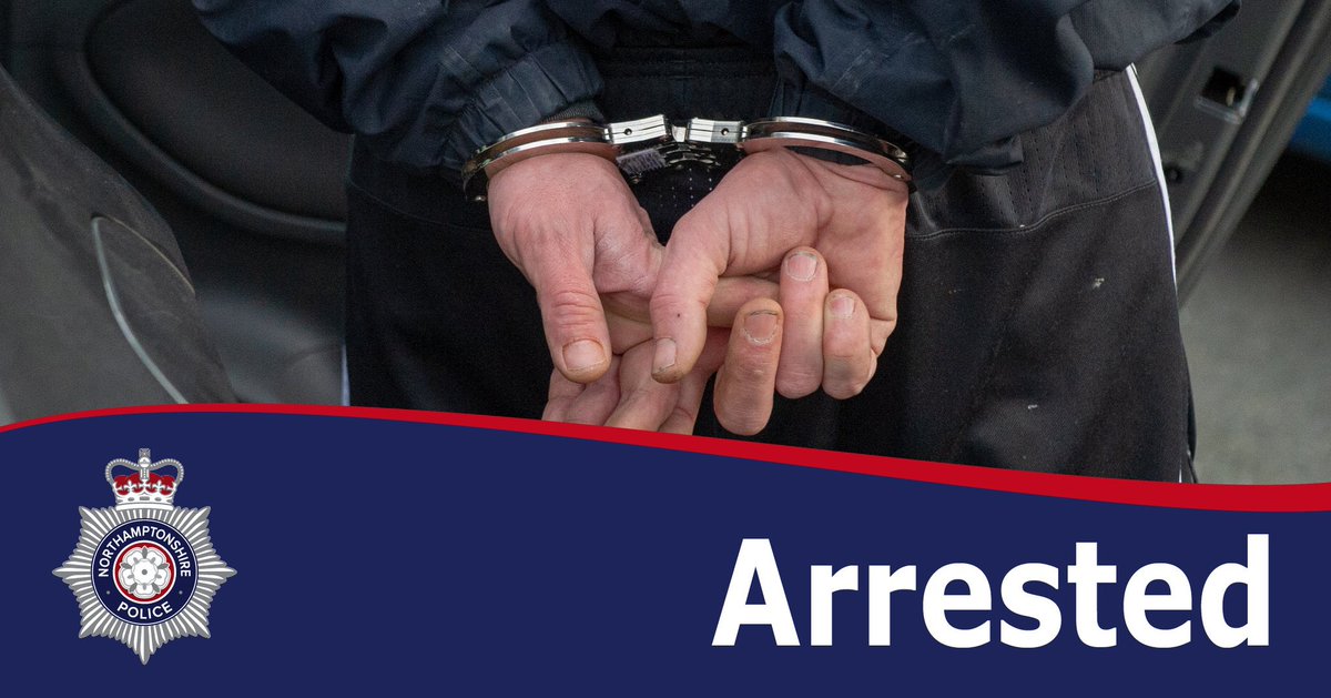 NPT Officers @PCUnsworth & @PCDesborough conducting their proactive patrols last night and used their Stop Search powers on 2 persons. 
Both persons in possession of drugs, one of them in possession of a knife. Person was arrested, more drugs and knives taken off the streets.