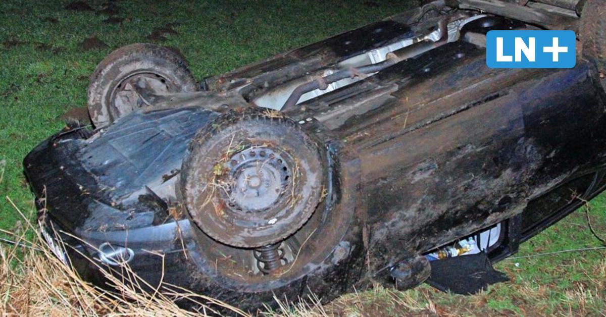 LN_Online's tweet photo. Glück im Unglück hatten offenbar vier Menschen, die in der Nacht zu Sonntag auf der #K64 bei Vinzier-Heidsiek in einen #Unfall verwickelt waren. Das Auto war von der Straße abgekommen und auf dem Dach gelandet: https://t.co/lpCyO1vGXT https://t.co/GbkObABLyp