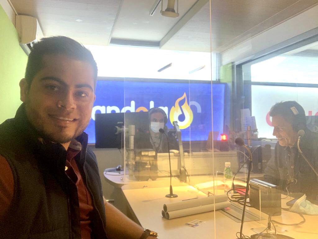 RodrigoBustosRo's tweet photo. Estuvimos en el programa radial Así es Colombia #Candela850AM 📻 , los jóvenes tenemos que participar en la política y esto se logra trabajando con esfuerzo y renovando las prácticas.
Soy Rodrigo Bustos #ElRepresentanteDeLaSeguridad.
Vota C106 🔵⚪
#RodrigoBustos #Bogotá https://t.co/XXVY0aNzZe