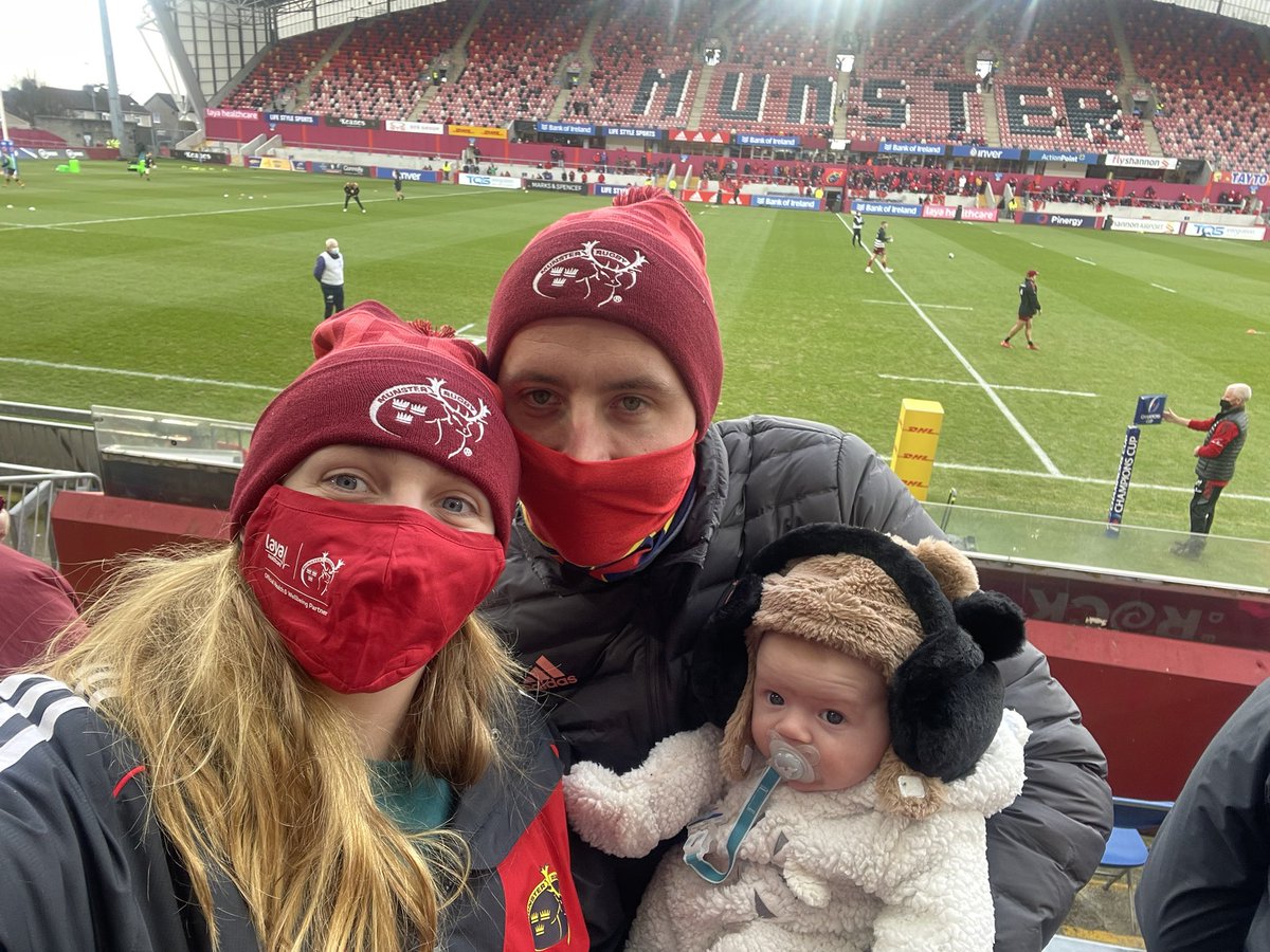 efa_dee's tweet photo. Surely the youngest Munster supporter in thomond today at 7 weeks old ❤️#conorsfirstgame #babysdayout #ThomondParkSelfie #MunvWas https://t.co/XCtz8p6zHp