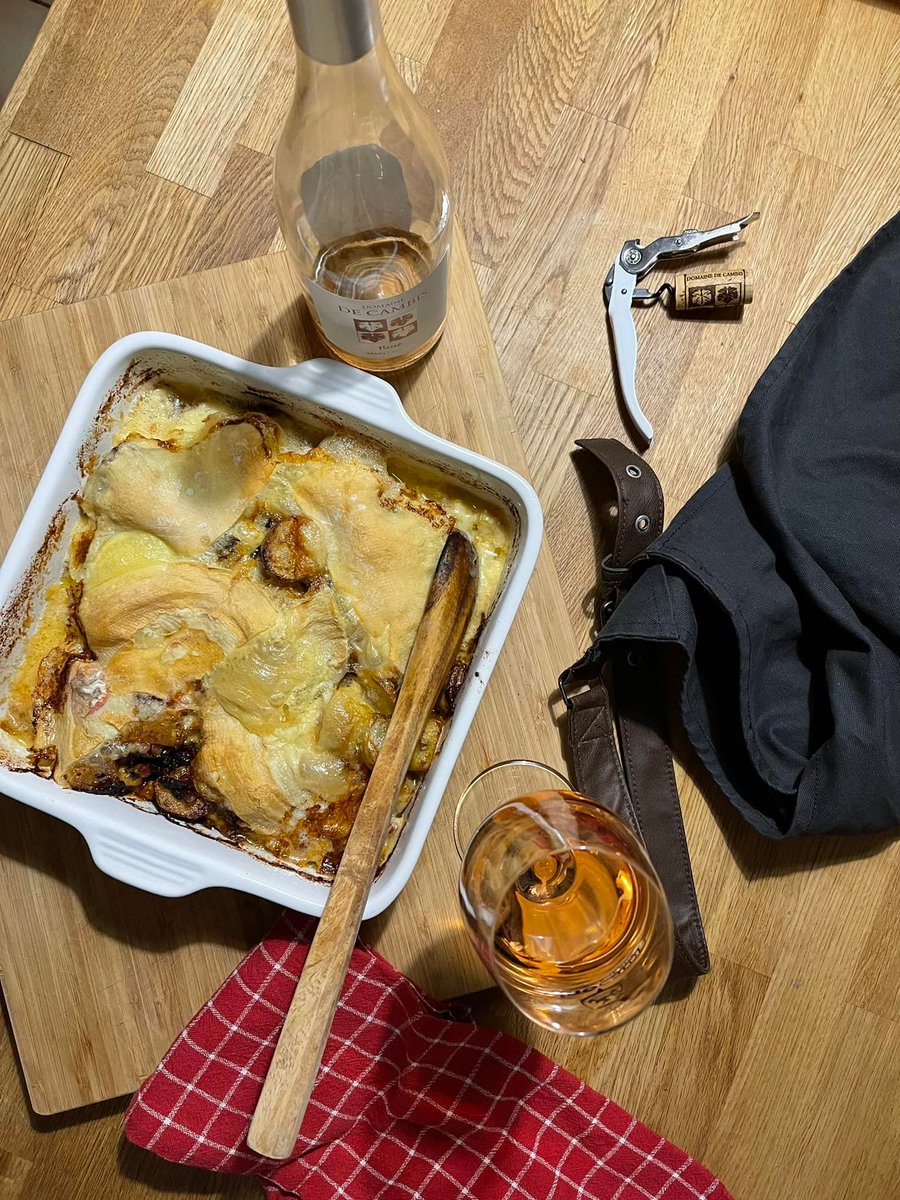 creativefabien's tweet image. Rosé wine ? It's all year 🥂
Domaine de Cambis in AOP @SaintChinian 
It's a little cold outside? No problem 🔥
Here is the solution, Tartiflette 🧀