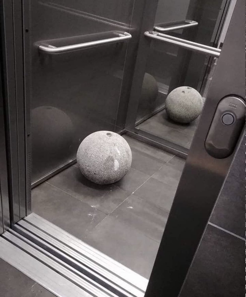 [問題] 電梯裡被放石頭要和管委會申訴嗎