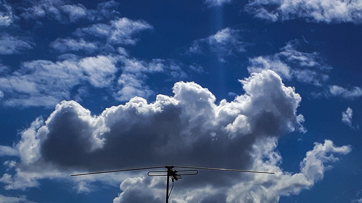 MarkySantos1993's tweet photo. Continuing to appreciate this simple thing up above.
#sky
#skyphotography
#clouds
#clouchaser
#cloudscape
#sundayvibes
#StormHour https://t.co/B6XPi2oKv2