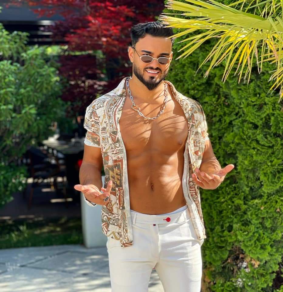 HotMaleCelebs6's tweet photo. Jadorโคโคโค๐๐
#RomanianSinger๐๐ https://t.co/LIoiHe96bN