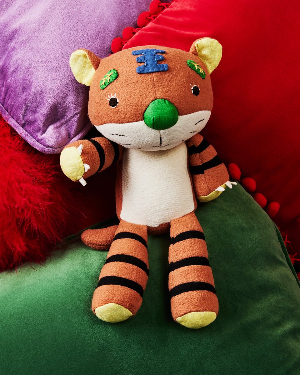 HoltRenfrew's tweet image. Straight from the pages of our children&apos;s book, Lin’s Lucky Red Envelope, little tiger Lǎo Hǔ has been brought to life for Lunar New Year in collaboration with Hazel Village and handmade by talented Nepalese artisans. &amp;gt;bit.ly/3FqgxF7 #HoltsExclusive #HProject