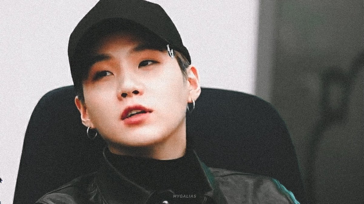 mygalias's tweet photo. the ultimate boyfriend look https://t.co/iXsGsQlZIk