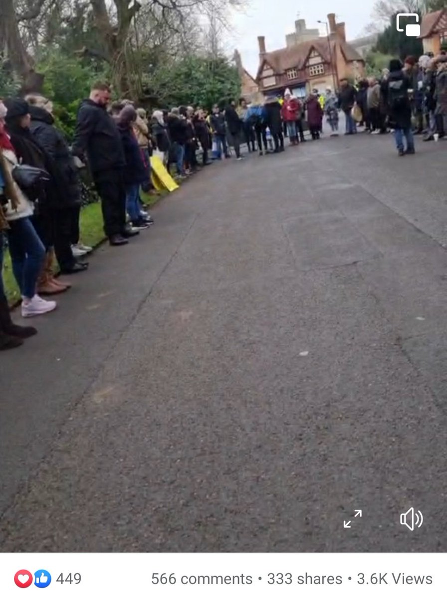 Shayan86's tweet photo. A few dozen "Satanic ritual abuse" activists gathered outside Waddesdon Manor today to confront the Rothschilds.
But leader and organiser Jeanette Archer, who described the manor as "the snake's head", did not turn up for an unknown reason. https://t.co/suVWtwOYAE