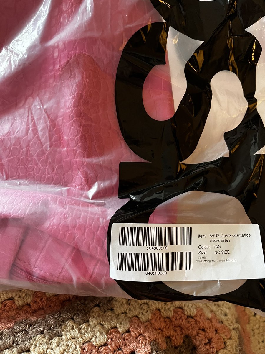 aj_innocent1's tweet photo. @ASOS does this colour look Tan to you or does it look PINK!!!!!! God this is so annoying this is the second time you’ve sent the wrong item. #wrongitem #asos https://t.co/YKQMF5EYch
