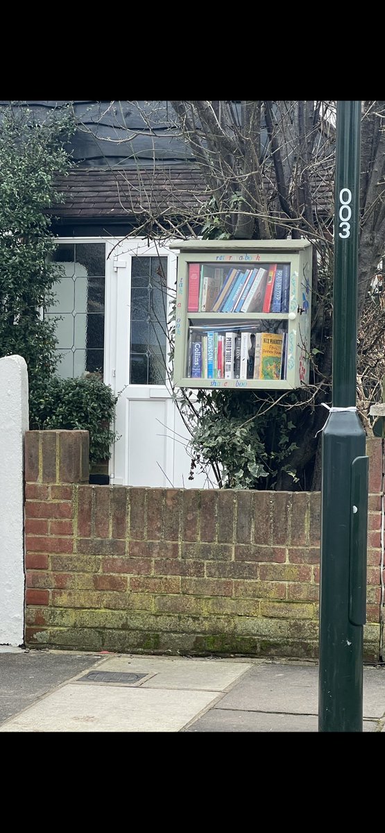 monsterscantalk's tweet photo. Just spotted this gorgeous little library this morning will be passing by again later and popping in a #SwopTheSatsumaSizedSecret ❤️📚🐶 https://t.co/17yMPFRqBf