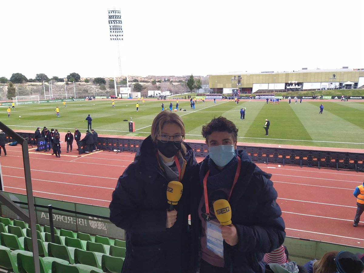 📻 FINAL EN DIRECTO‼️

🏆 #SupercopaFemenina
🏟️ Las Rozas
⚽ #BarçaAtleti 

🗣 Narran <a href="/martacasas/">Marta Casas</a> y <a href="/lussonia/">Sonia Lus</a> 
🎙️ Dirige @GarridoCarrusel
👥 Con @natalia_pablos7 <a href="/FerminSuarez03/">Fermín Suárez</a> 
📣 #VARman <a href="/itu_edu/">Eduardo Iturralde</a>