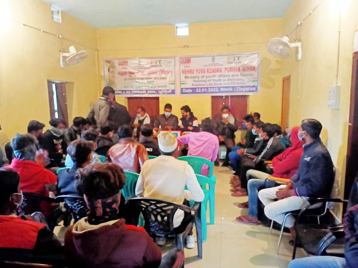 YuvaPurnea's tweet photo. Program organized by NYK, Purnia on youth wellness, positive lifestyle and fitness in Dagarua block. Youth club members and volunteers is being sensitized on #health,#nutrition, #drugabuse, #physicalworkout and #preventivCovidmeasures. @Nyksindia @YASMinistry https://t.co/qQwlQXzJow