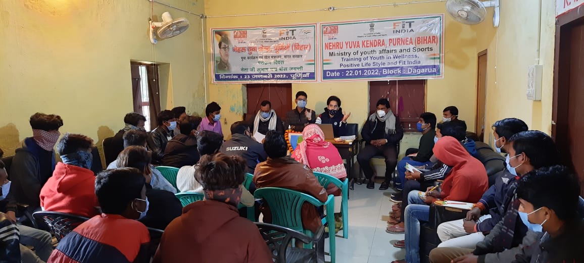 YuvaPurnea's tweet photo. Program organized by NYK, Purnia on youth wellness, positive lifestyle and fitness in Dagarua block. Youth club members and volunteers is being sensitized on #health,#nutrition, #drugabuse, #physicalworkout and #preventivCovidmeasures. @Nyksindia @YASMinistry https://t.co/qQwlQXzJow