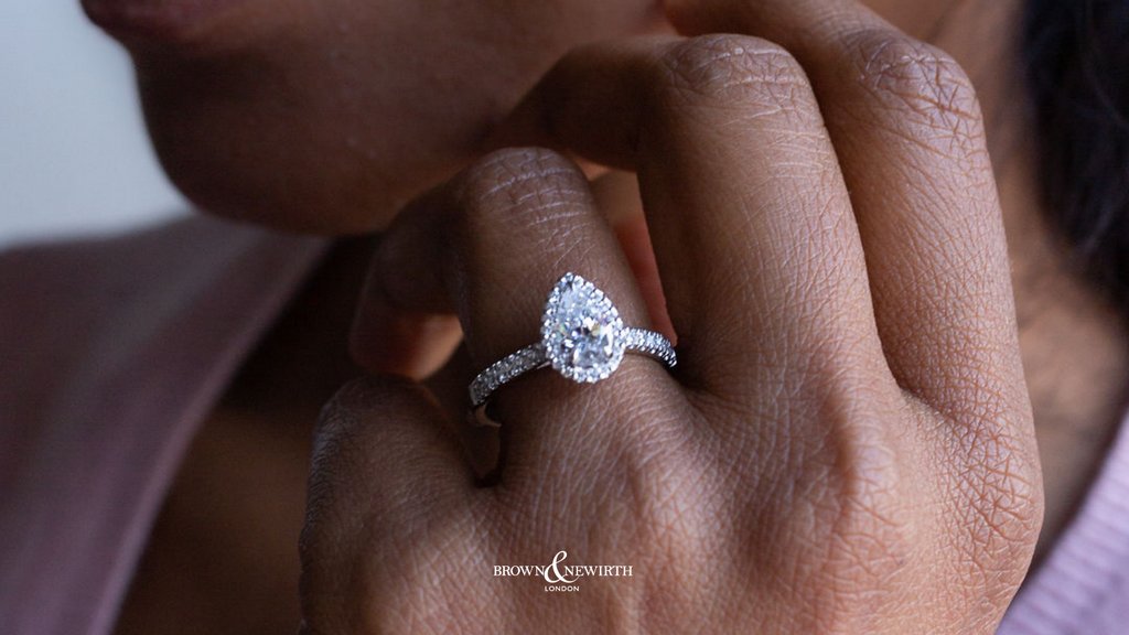 BrownNewirth's tweet photo. Send us your #proposal #story 💍

Whether it was simple and romantic or extravagant and creative, we’d love to know!

Tag us in your pics or message us 💬

#engaged #popthequestion #howtheyasked https://t.co/7OGcUXlJTZ