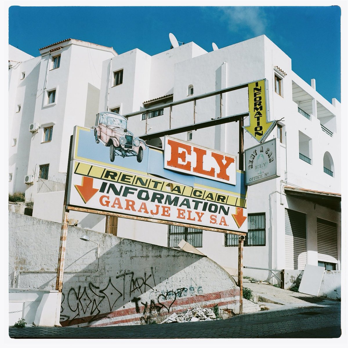 sunny days 🌞
first time shooting on 120 film