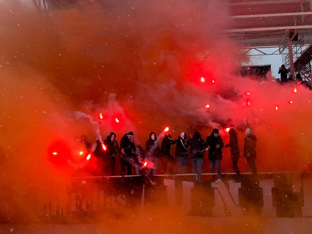 KOUBJK1903's tweet photo. KAR DEĞİL KASIRGALAR, FIRTINALAR KOPSA DA!
Gebze'de, maçın iptal edilmesine rağmen, kadın futbol takımımızı yalnız bırakmadık.
#DEATHBRIGADE
#NoPyroNoParty https://t.co/AYBGSFptvX
