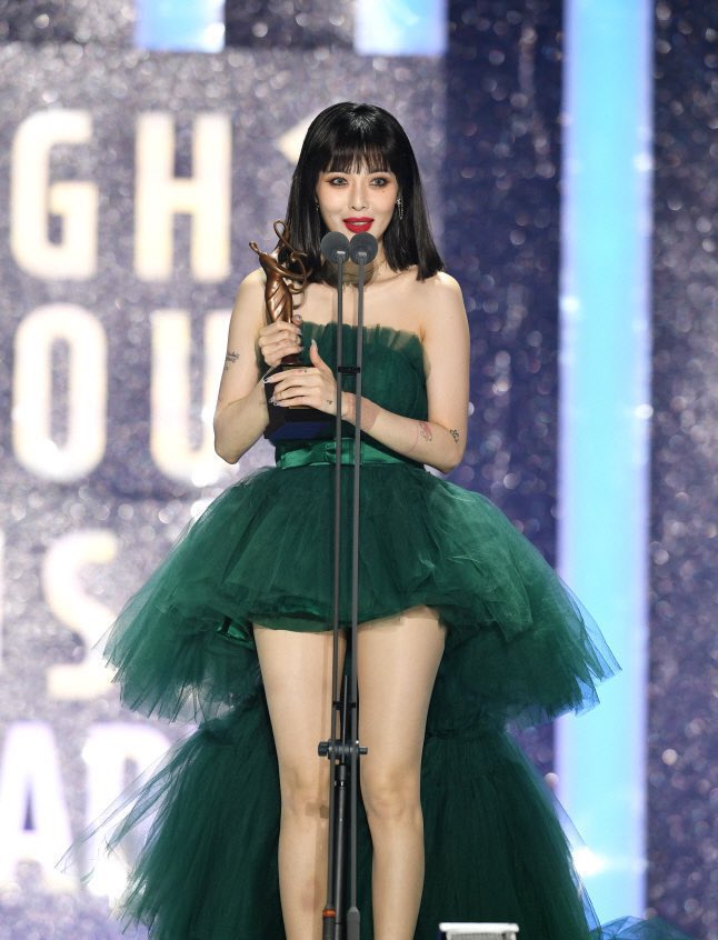 she is absolutely stunning
#Hyuna #SeoulMusicAwards #현아
